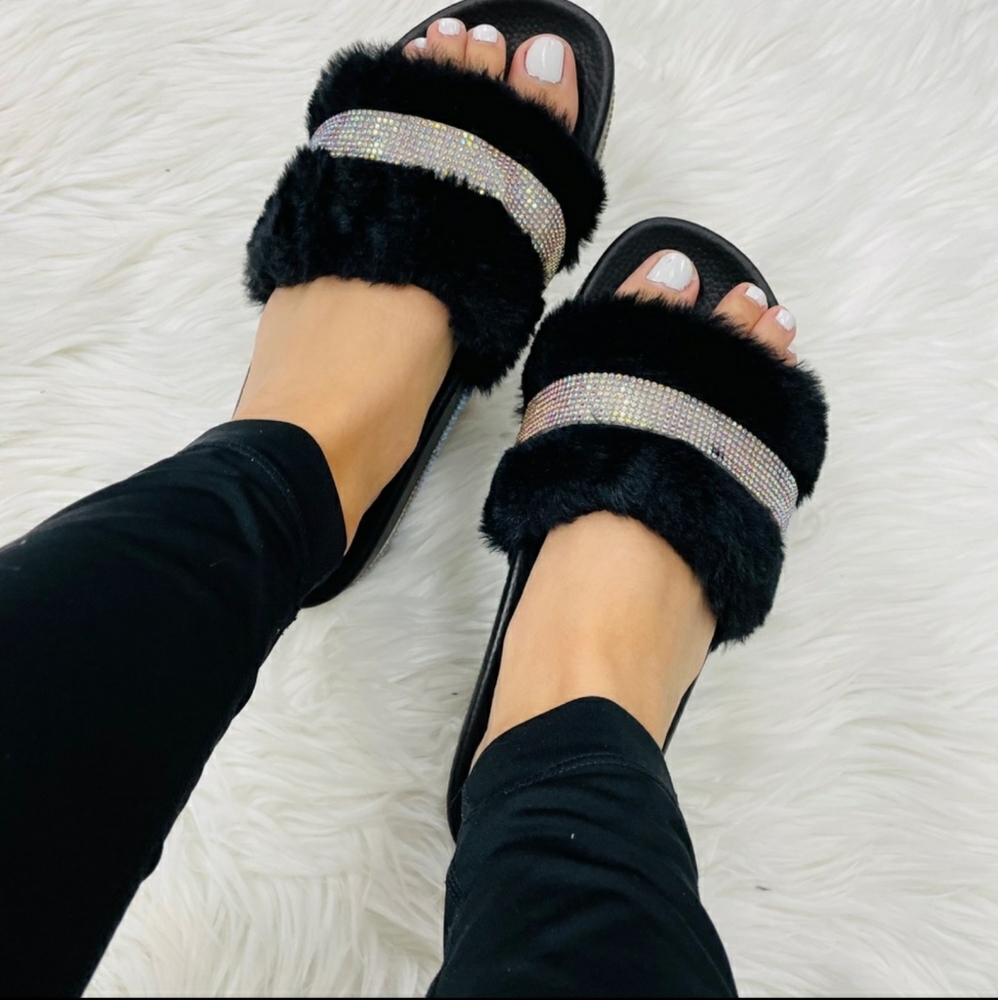‼️CLEARANCE PRICE FIRM‼️Black Faux Fur Rhinestone Platform Sandal🔥 - Picture 5 of 6